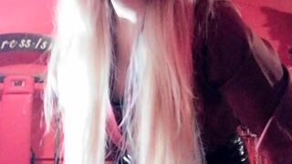 mistressiside  webcam show a beautiful  hole