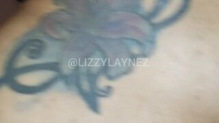 Lizzy Laynez aka lizzylaynez  fingert mich in einer online-show