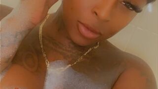 barbeebandz hot babe gives off huge ass