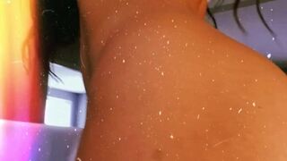 anittaveron busty blonde loves to play with the clit