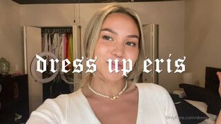 dressuperis Cute model strips boobs