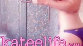 ka8eeowen  aka kateelife caresses lush sex lips