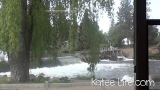 ka8eeowen  aka kateelife The charming doll fun dancing in front of the camera