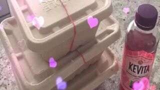 ka8eeowen  aka kateelife Solid curva gently squeezes pussy