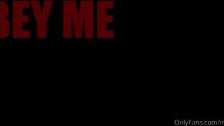 miss raquel Sexy ladies teasing shaved pussies