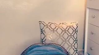 jnellytv aka jesspink Hot prostitute masturbating pussy with her hand