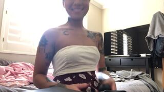 honey gold Skinny in stockings pulls pussy