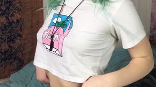 hinaughtya Fascinating passion masturbates shaved pussy