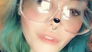 hinaughtya Incendiary Shmara plays with a big dildo