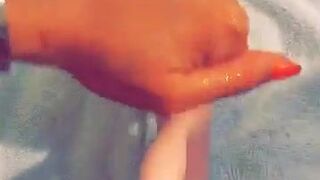 gwen singer Show with an attractive black hair