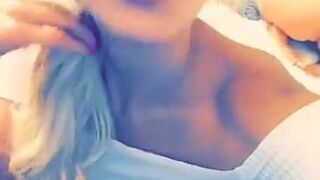 gwen singer privat with toys don't get bored