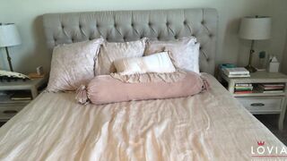 eva lovia Hot lady plants hand in anus