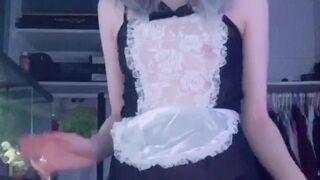 cutelilkitten Skillful woman gently pulls pussy