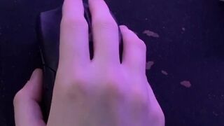 cutelilkitten Incendiary babe dabbles with a vibrator