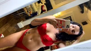 Bailey Archer (@bbarcher Mature bitch handles pussy