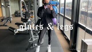 dressuperis Fat woman fucks herself wild