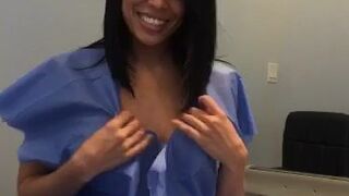 LunaStar Sexy krala exposes its charms