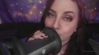 dovey Pretty young teen masturbates pussy