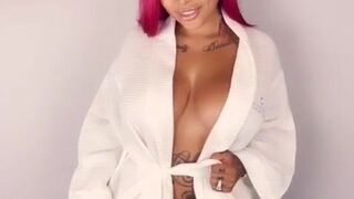 brittanya razavi dancing naked and pulling pussy