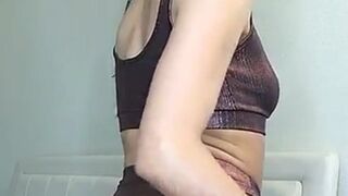 blakelybunny Flirty chick shows vagina