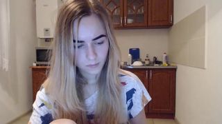 Molly_Mae hot babe pulls her holes