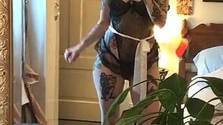 Maud Suicide Cute young lady shows big tits