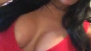 LunaStar Busty kurva fingering her pussy with a vibrator
