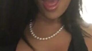 LunaStar Hot babe fucks cunt