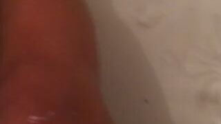 LunaStar Mature bitch handles pussy