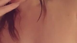 Lotti rose jerking off her old pussy