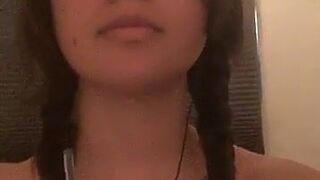 Lauren Duck showed her pretty face