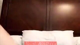 Lana Banks fucks cunt with fingers