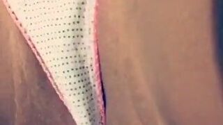 Kira Queen Nice lady massages vagina