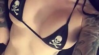 Karma RX Blonde takes off her stockings and daubs