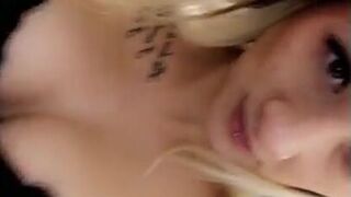 Jayda Vicious shlendra squeezes shaved pussy