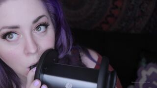 dovey Dark haired chick masturbates with sex toy