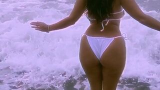 mayagallery Gorgeous Curvy licks dildo