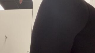 Riley Reign  onlyfans Baby briskly jumping on a dildo