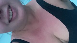 jessicag8081 Neformalochka masturbates with a vibrator