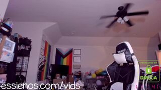 essienos Luxurious lady shows pussy