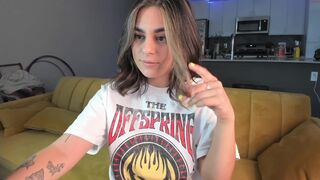 doubedeesarai Busty maiden posing in stockings