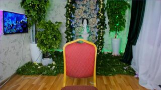 amelia__williams Busty lady posing in fr