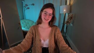 zlata_luna Hot hottie sucking dildo