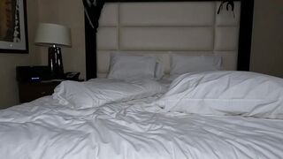 ari_lovexo Hot brunette girl pulls her pussy