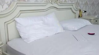 misshehmsoth greedily fucks herself with a toy