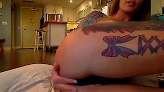 tattgoddess Pretty hottie fucks herself