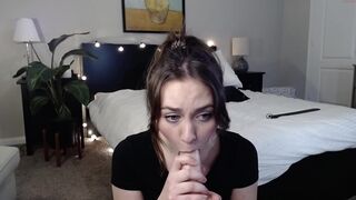 oliviahorne Tattooed babe jerking off her cunt