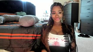 napudi1 Busty slut fucks her cunt with a sex toy