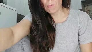 _AlinaSexy_  Spicy chick gently pulls pussy