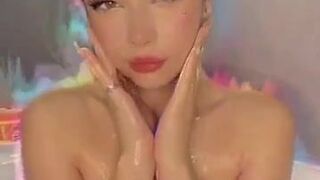 Kate Kurai  Beautiful bitch - deliciously jerks off her cunt